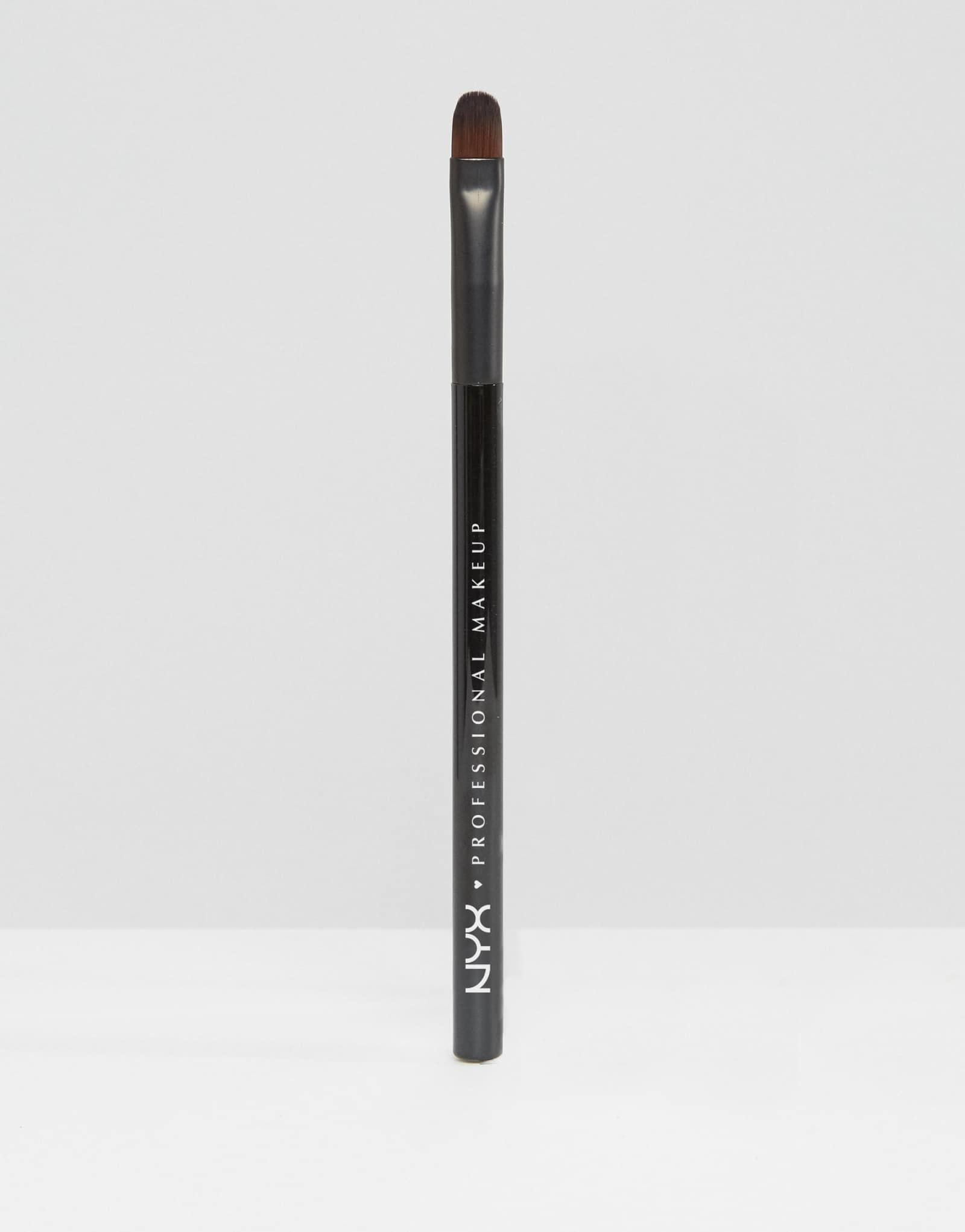 Профессиональная кисть для макияжа NYX Professional - Pro Flat Detail Brush