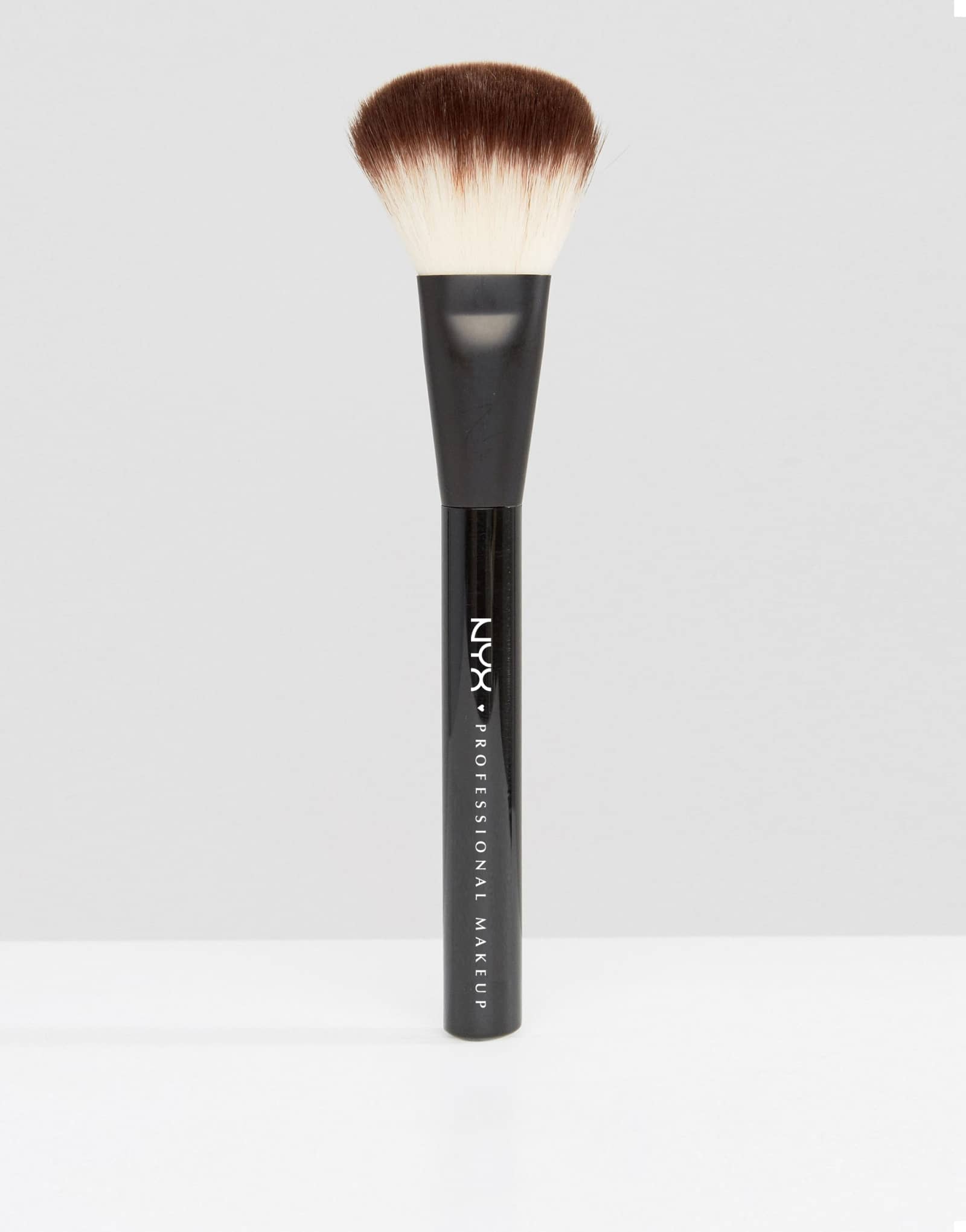 Профессиональная кисточка для пудры NYX Professional Makeup - Pro