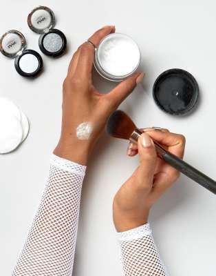 Nyx Professional Makeup - Studio Finishing Powder-clear In Clear