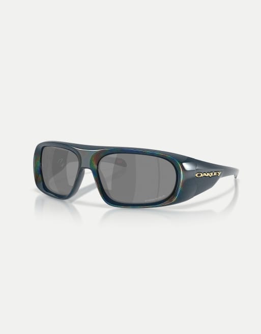 Oakley Belleville Polaris Collection occhiali da sole rettangolari con lenti nere specchiate in Abyss Spacedust, 3 di 4