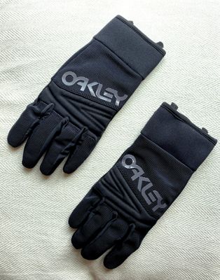 Oakley Factory Park gloves in black