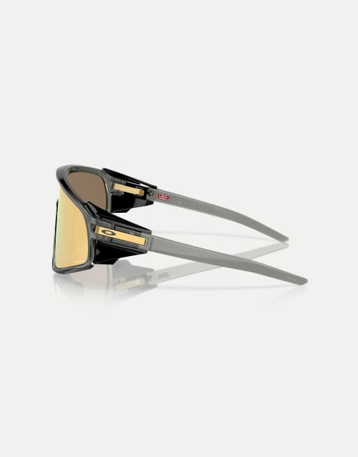Oakley Latch™ occhiali da sole shield con pannello e lenti specchiate dorate, grigio fumé, 4 di 4
