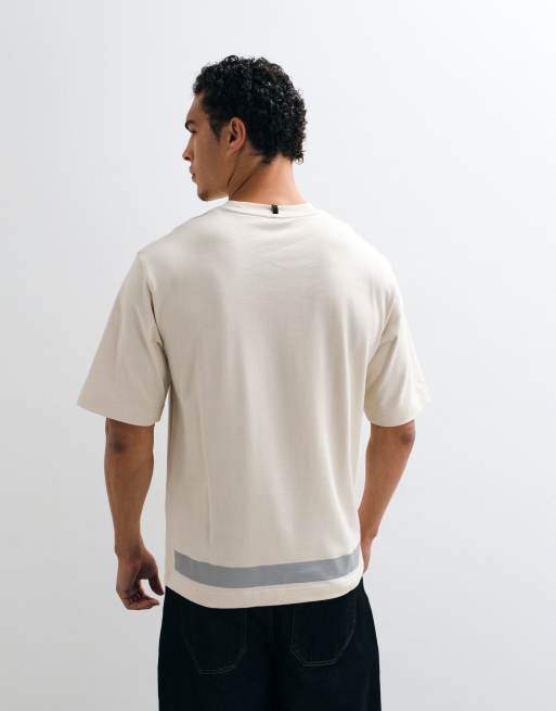 Oakley Reserve Strato reflective t-shirt in off white, 3 of 5