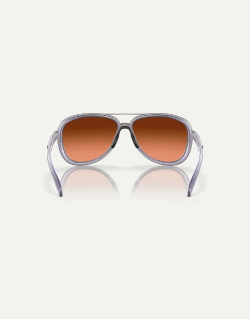 Oakley Split Time gafas de sol redondas con lente marrón en lila translúcido mate, 2 de 4