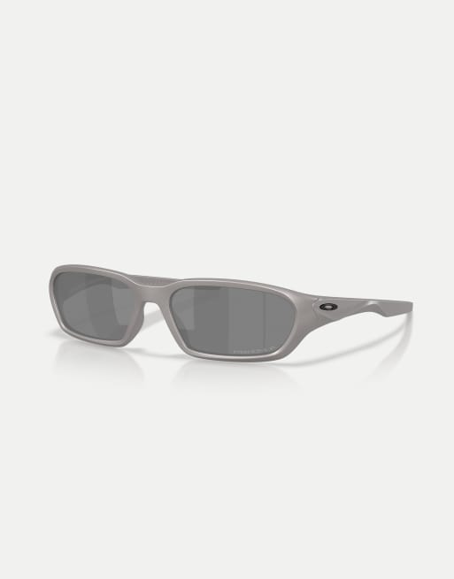 Oakley - Terraforma - Occhiali da sole rettangolari color titanio con lenti polarizzate nere a specchio, 2 di 4