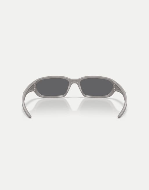Oakley - Terraforma - Occhiali da sole rettangolari color titanio con lenti polarizzate nere a specchio, 3 di 4
