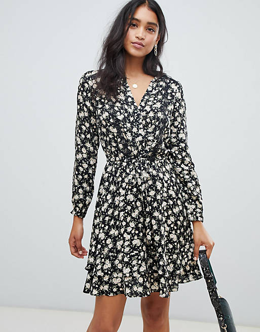 Oasis ditsy floral tea dress in mono | ASOS