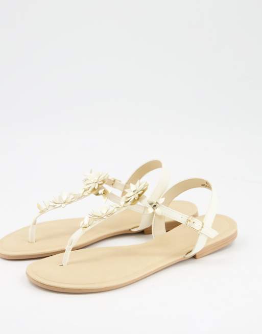 Oasis flower toe post sandals in white