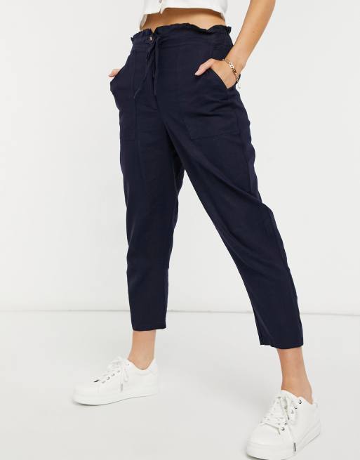 Oasis - Pantaloni con pinces e dettaglio con volant blu navy