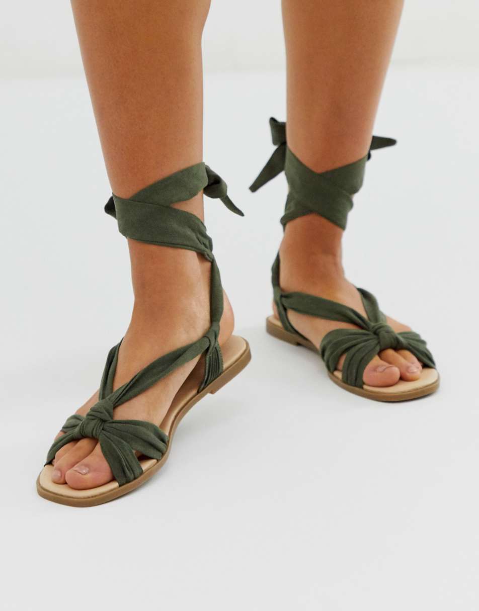 Как завязать босоножки. Hermes Oasis Sandal. Зеленые босоножки ASOS. Летняя обувь на завязках.