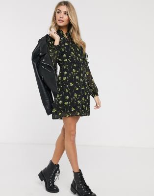 Oasis swing dress with tie collar in floral print-Black