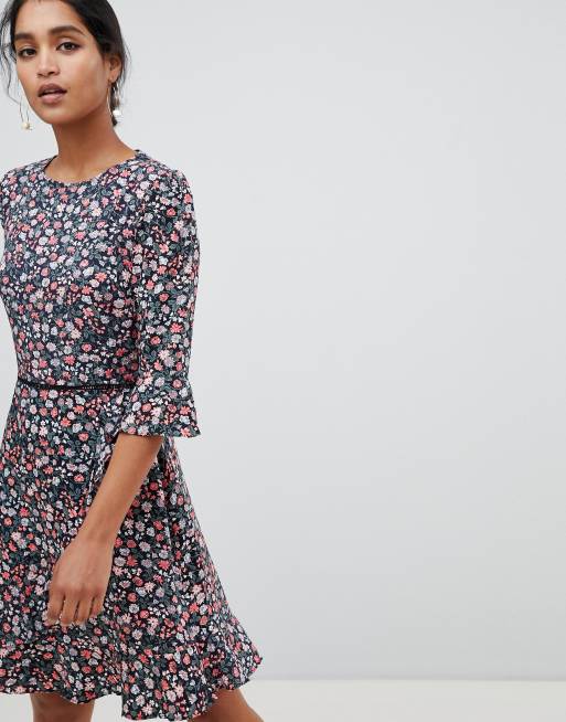 Oasis tea dress with flute sleeves in ditsy floral print ASOS