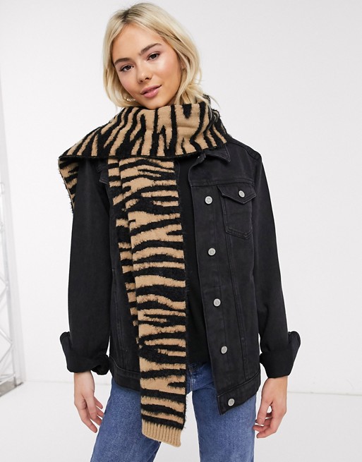 Oasis teddy scarf in tiger print