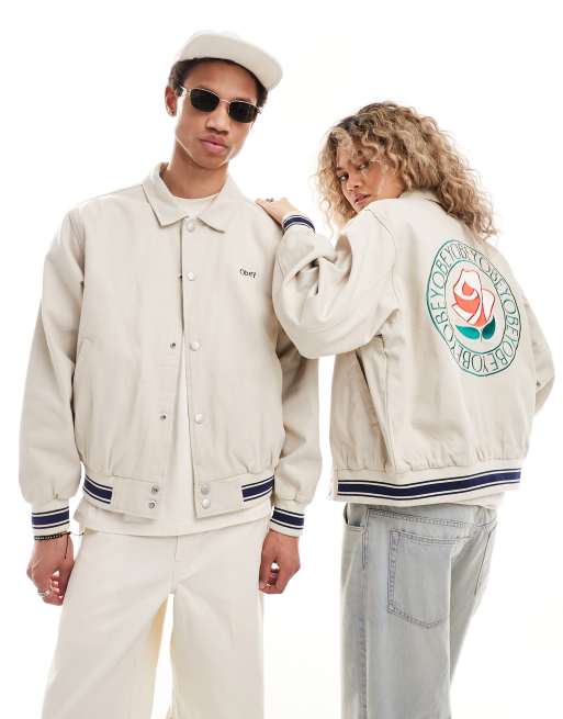 Obey – Jeansowa kurtka unisex w uczelnianym stylu z logo na plecach w kolorze złamanej bieli
