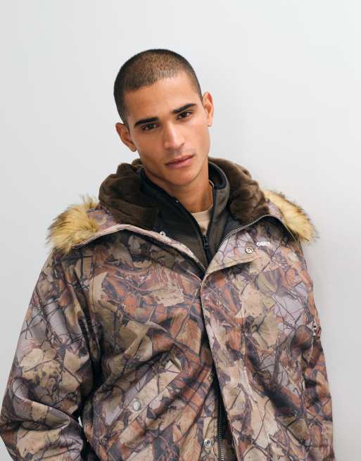OBEY N-2B parka courte camouflage avec capuche bordée de faux-fur multicolore, 3 de 5