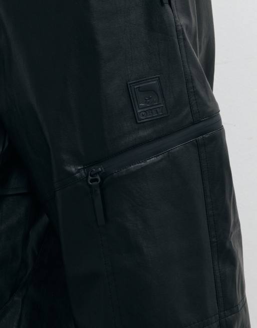 Obey Obsidian ruimvallende broek van imitatieleer in zwart, 3 van 5