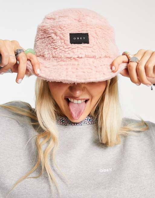 Obey - Pluizige bucket hat in roze