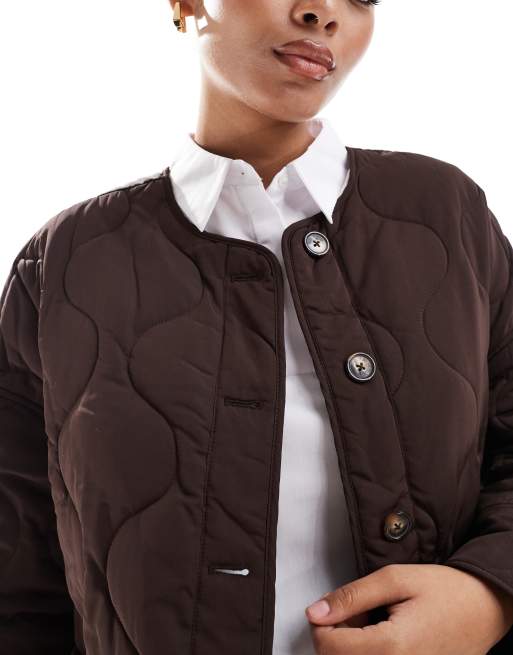 Object – Bomberjacke in Braun mit gesteppter Zwiebelstruktur und aufgesetzten Taschen vorne, 4 von 4