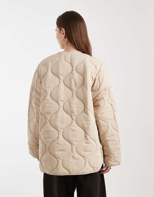 Object – Bomberjacke in Humus mit gesteppter Zwiebelstruktur und aufgesetzten Taschen vorne, 3 von 4