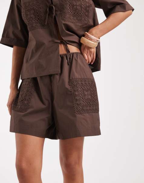 Object – Chokladbruna shorts i poplin med virkade märken, del av set - view 1