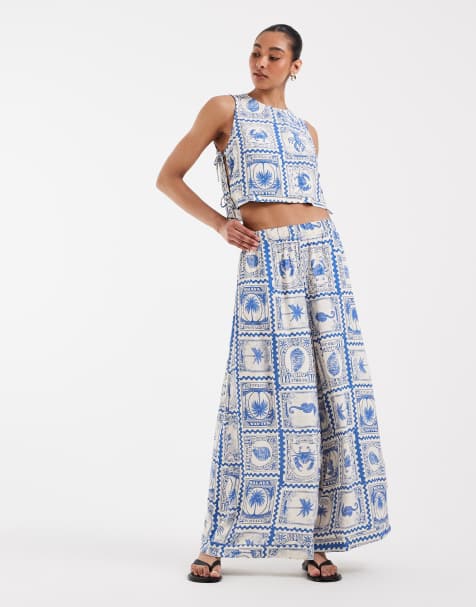 Object - Conjunto azul y blanco con estampado marino de pantalones y top corto sin mangas - view 1