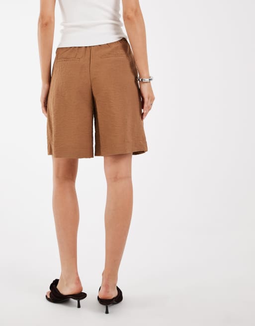 Object crinkle textured tailored longline shorts in camel (part of a set), 4 of 5