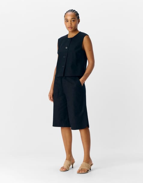 Object Waistcoat in black