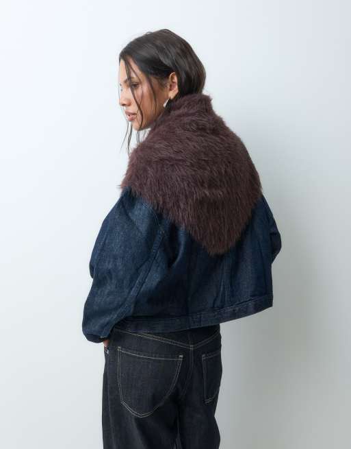 Object écharpe triangle en maille duveteuse marron chocolat, 3 de 4