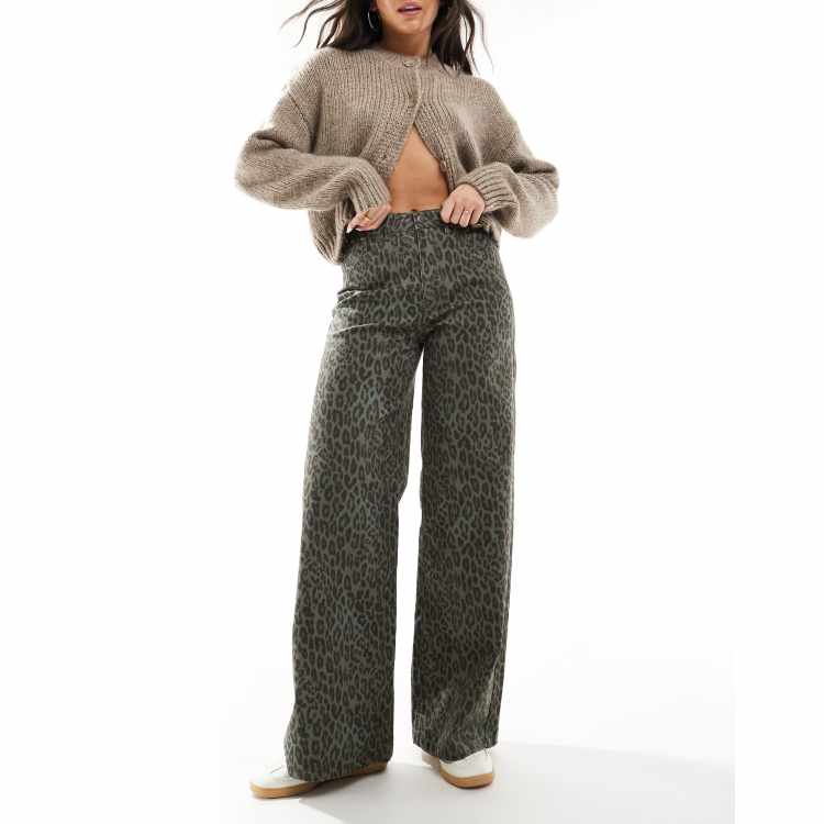 『 Green Leopard fam 』by Zuberi 30*40cm Green Leopard fam 』by Zuberi 30*40cm（Leopard cub and