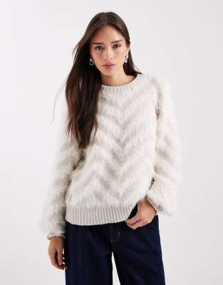 Object - Flauschiger Strickpullover in Cremeweiß mit farblich abgestimmtem Chevron-Muster