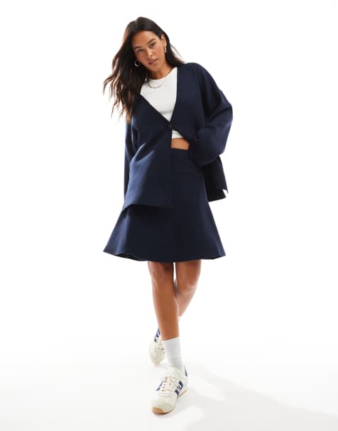 Object - Gebreide set van vest en mini skater rok set in marineblauw - view 1