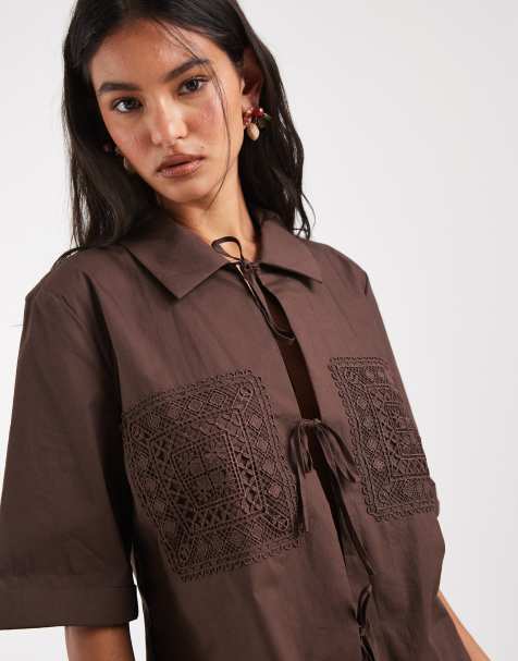 Object – Hemdbluse aus Popeline in Schokobraun mit gehäkelten Aufnähern und gebundener Vorderseite, Kombiteil - view 1
