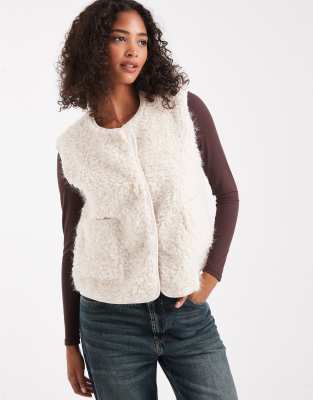 Object - Hochwertige, flauschige Teddyfell-Weste im Duffle-Stil in Cremeweiß