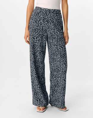 Object - Hose in Grau mit weitem Bein