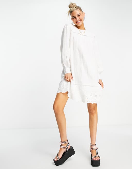 Object - Hvid smock-minikjole med blondedetaljer