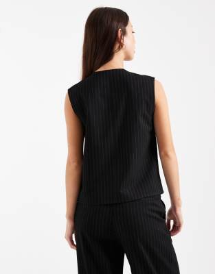 Object O-neck Vest In Black