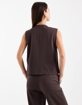 Object O-neck Vest In Burgundy