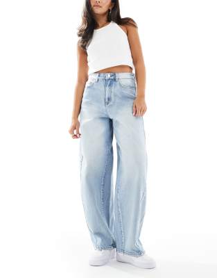 Object - Premium - Jeans mit extremer Barrel-Passform und Denim-Waschung in Hellblau