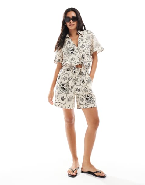 Object pull on shorts co-ord in mono shell print - view 1