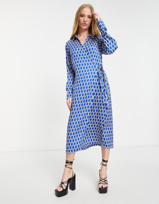 Object- Satijnen wikkeljurk met print in blauw, deel van co-ord set