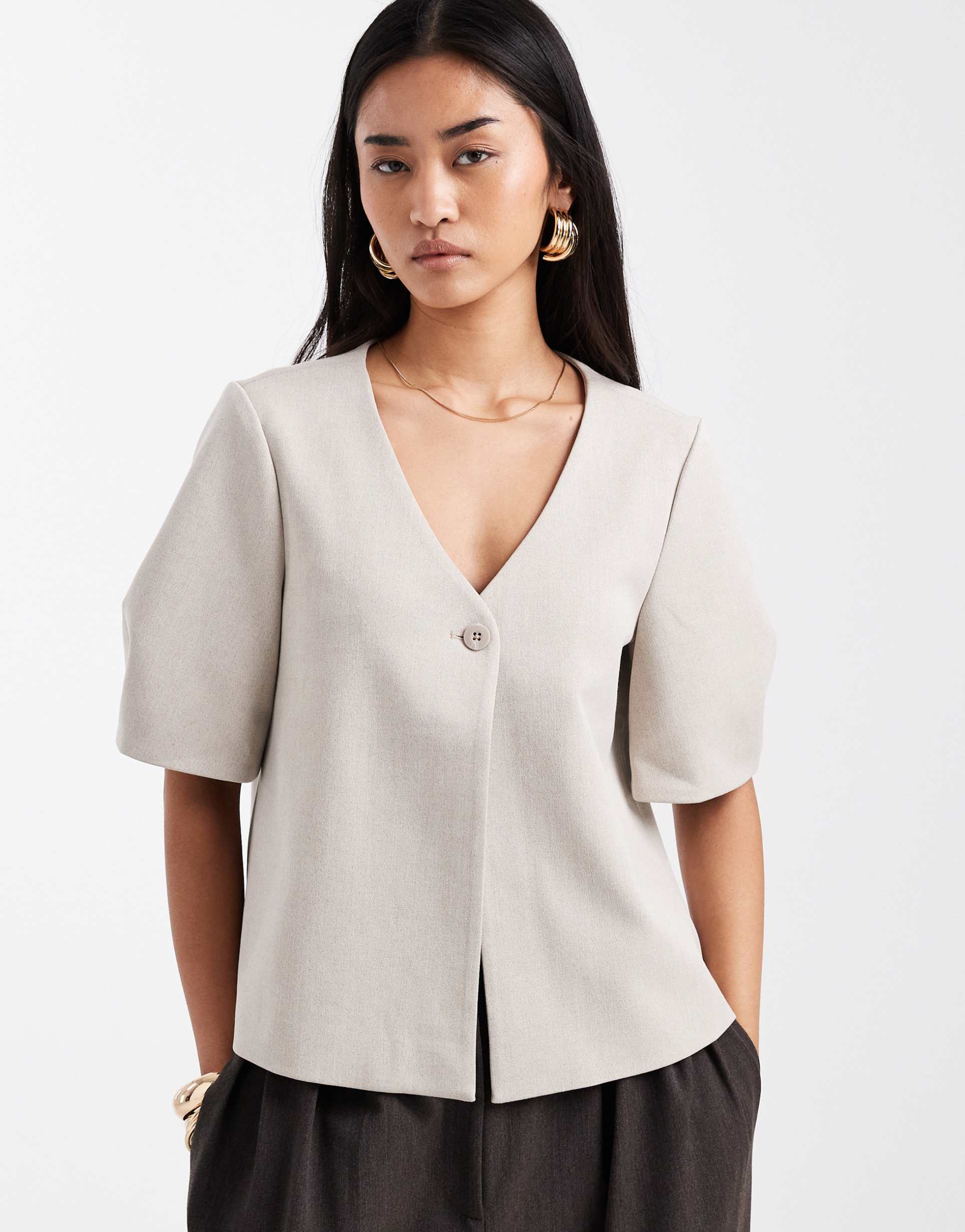 object short balloon sleeve blazer in hummus