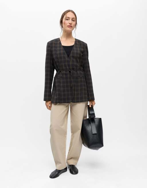 Object Shoulder bag in black1, 2 of 4