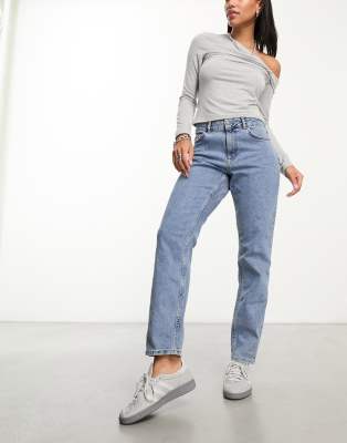 straight leg jeans in mid wash blue