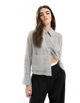 Object – Strukturierte Hemdbluse in Hellgrau mit kurzem, kastigem Schnitt