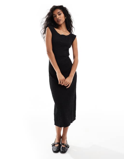 Object – Svart, strukturerad, midiklänning i off shoulder-modell