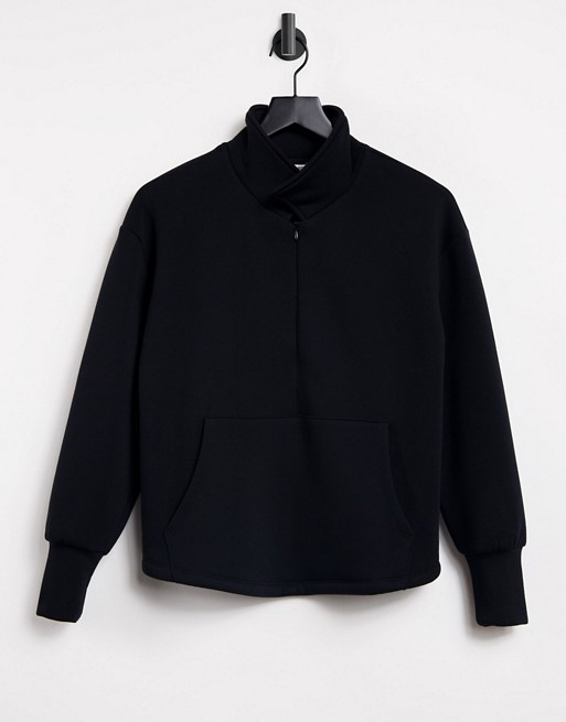 Object sweat with zip detail in black