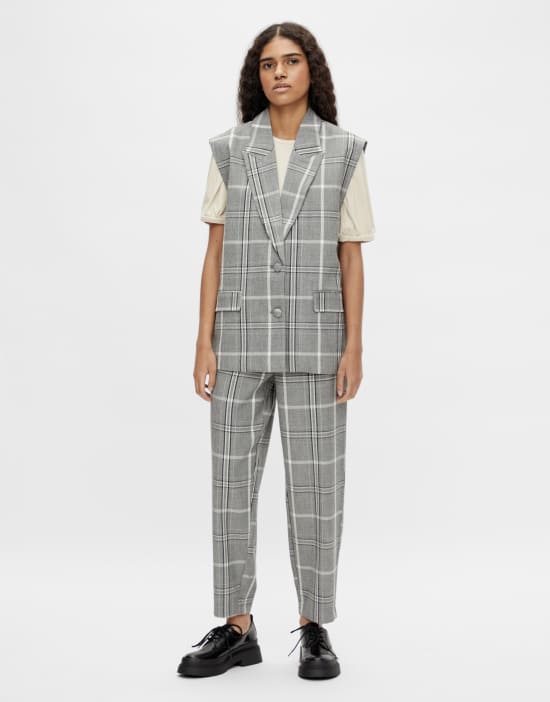 https://images.asos-media.com/products/object-tailored-pants-in-gray-plaid-part-of-a-set-gray/200931561-1-greycheck?$n_550w$&wid=550&fit=constrain