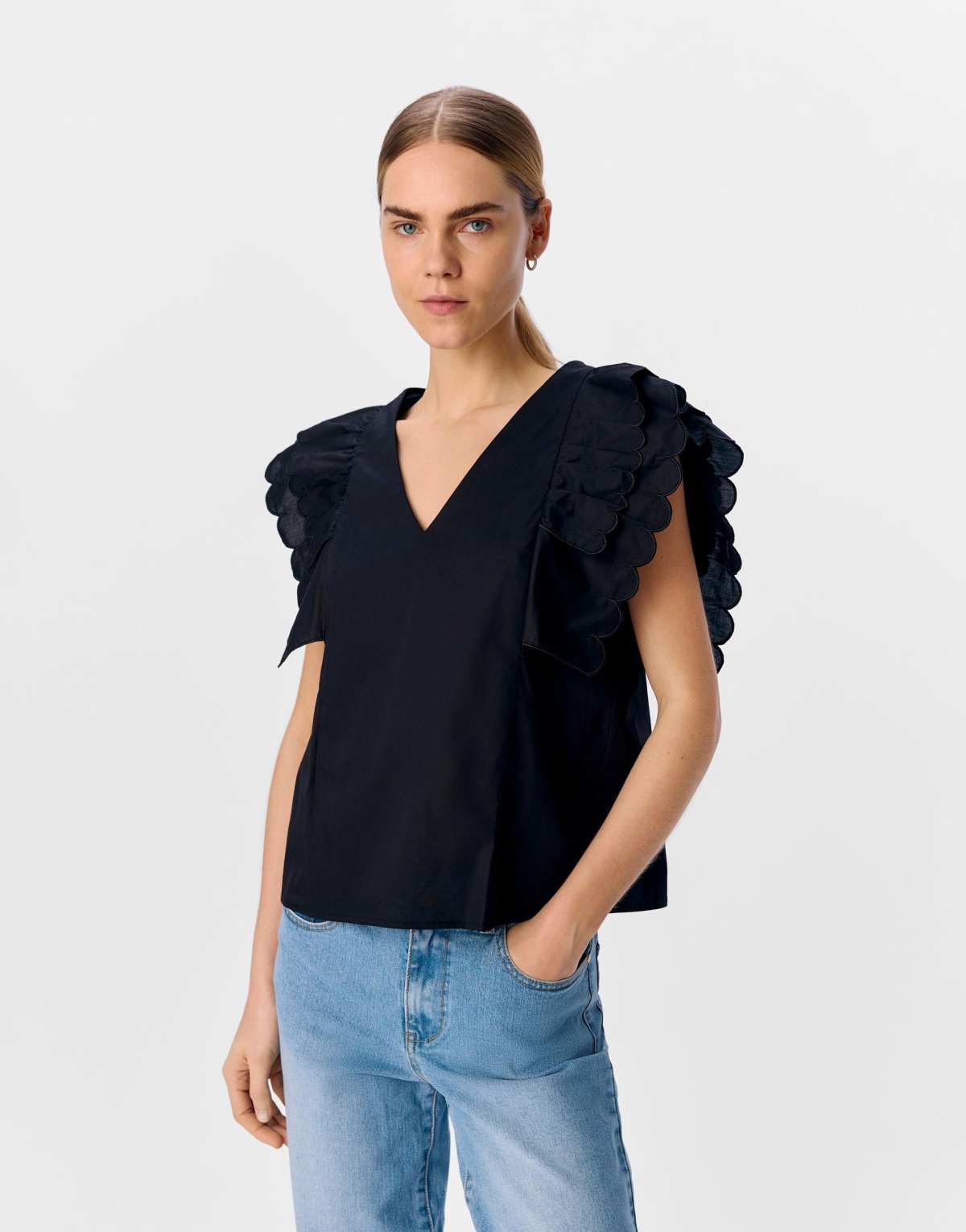 Object Top in black