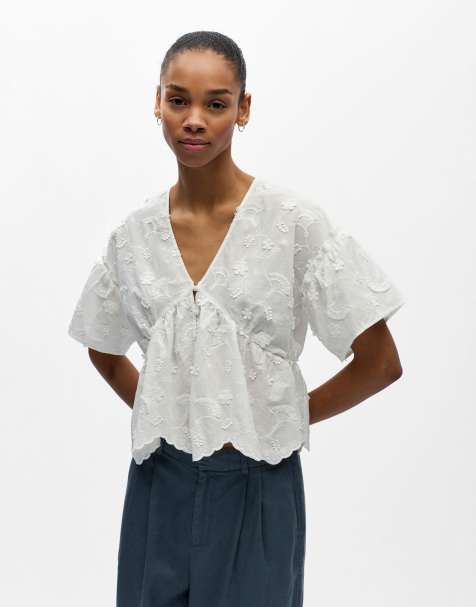 Object Top in cloud dancer - view 1