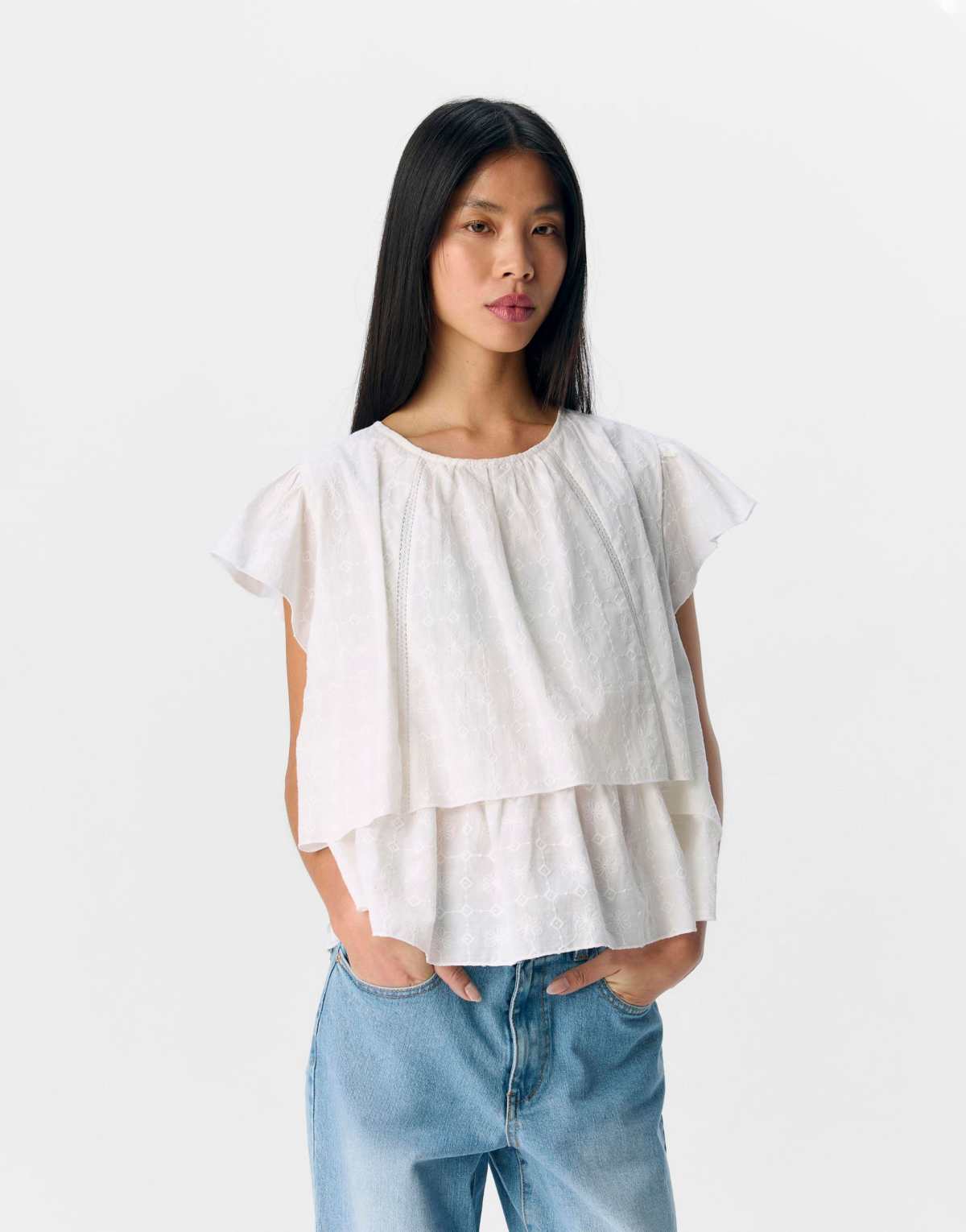 Object Top in white